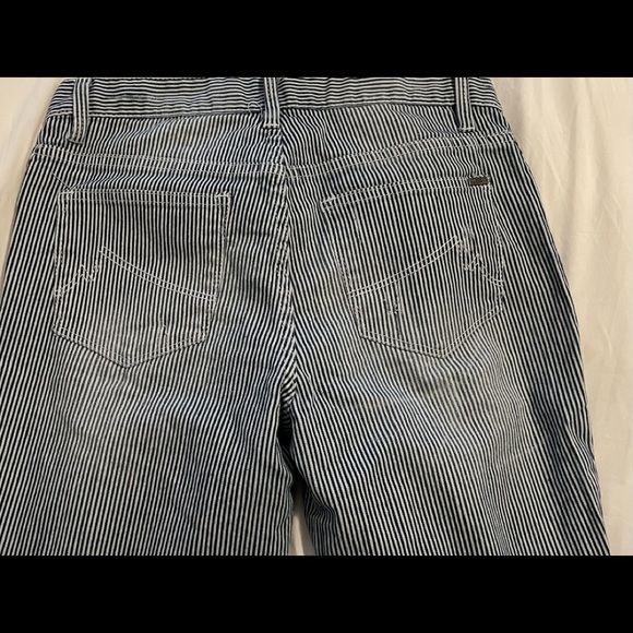 Cuffed Striped Jeans - Picture 3 of 6